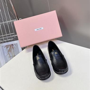 MIUMIU    2025新款女生休閒時尚鞋子