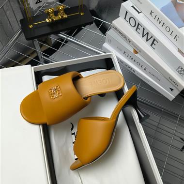 LOEWE   2025新款女生休閒時尚鞋子