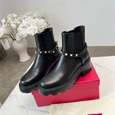Valentino     2025新款女生休閒時尚鞋子