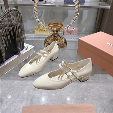 MIUMIU   2025新款女生休閒時尚鞋子
