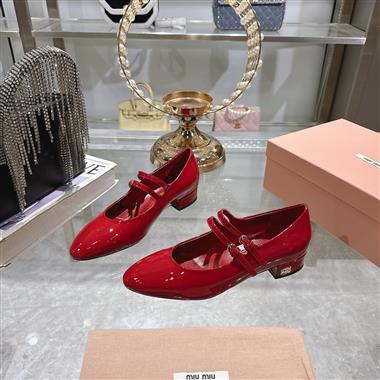MIUMIU   2025新款女生休閒時尚鞋子