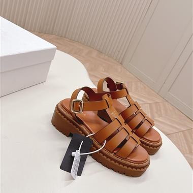 PRADA   2025新款女生休閒時尚鞋子