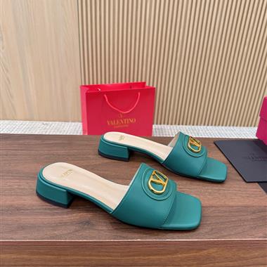 Valentino    2025新款女生休閒時尚鞋子