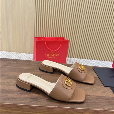 Valentino    2025新款女生休閒時尚鞋子