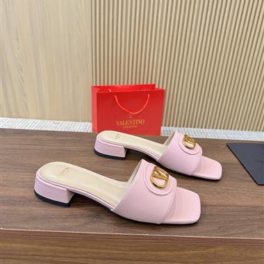 Valentino    2025新款女生休閒時尚鞋子