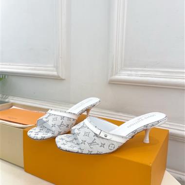 Louis Vuitton  2025新款女生休閒時尚鞋子