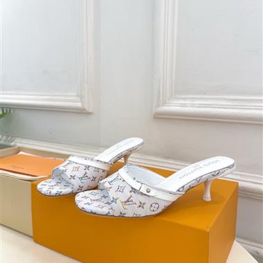 Louis Vuitton  2025新款女生休閒時尚鞋子