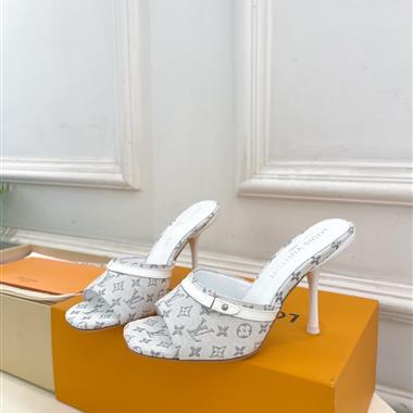 Louis Vuitton  2025新款女生休閒時尚鞋子
