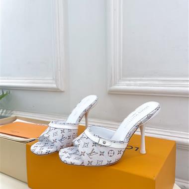 Louis Vuitton  2025新款女生休閒時尚鞋子