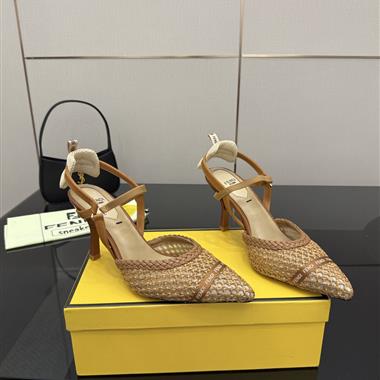 FENDI   2025新款女生休閒時尚鞋子