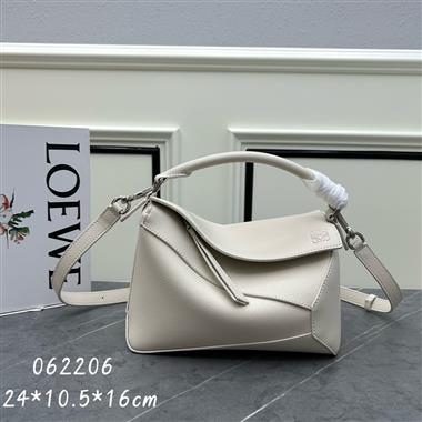 LOEWE   2025新款女生時尚皮夾 尺寸：24-10.5-16CM