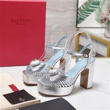Valentino    2025新款女生休閒時尚鞋子