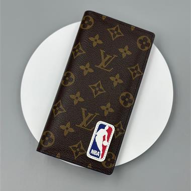 LOUIS VUITTON   2025新款時尚皮夾  尺寸：10*19CM