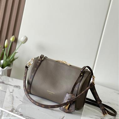 LOUIS VUITTON   2025新款女生時尚包包 尺寸：26*17*13.5CM