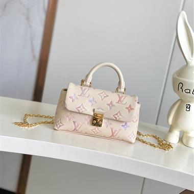 LOUIS VUITTON   2025新款女生時尚包包 尺寸：21*12.5*6CM