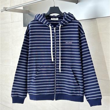 MIUMIU   2025秋冬新款風衣夾克外套  尺寸偏大