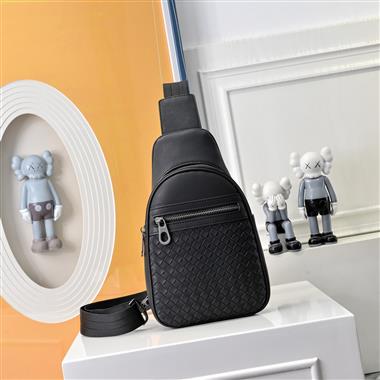 BOTTEGA VENETA  2025新款男生時尚包包  尺寸：18*28*5CM