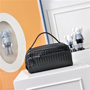 BOTTEGA VENETA  2025新款男生時尚包包  尺寸：24.5x13x10CM