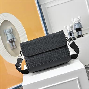 BOTTEGA VENETA  2025新款男生時尚包包  尺寸：30x7x22CM