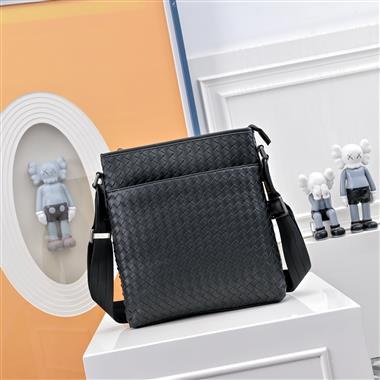 BOTTEGA VENETA  2025新款男生時尚包包  尺寸：28x4x23CM