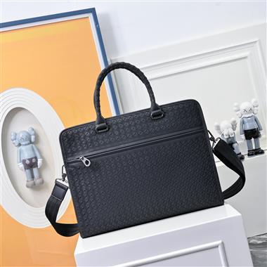 BOTTEGA VENETA  2025新款男生時尚包包  尺寸：27x38x9CM