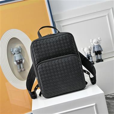 BOTTEGA VENETA  2025新款男生時尚包包  尺寸：26x12x34CM