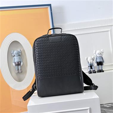 BOTTEGA VENETA  2025新款男生時尚包包  尺寸：27x16x38CM