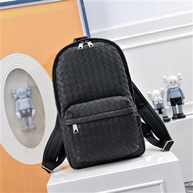 BOTTEGA VENETA  2025新款男生時尚包包  尺寸：40x9x25CM