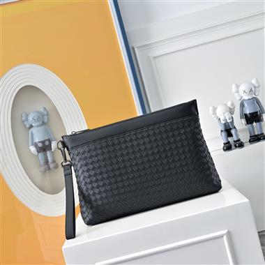 BOTTEGA VENETA  2025新款男生時尚包包  尺寸：33-7-22CM