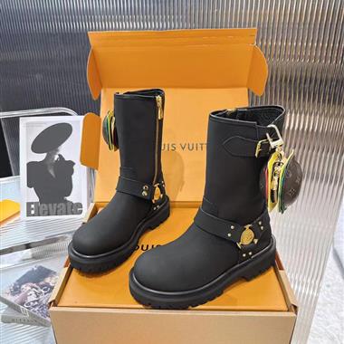 Louis Vuitton    2025新款女生休閒時尚鞋子