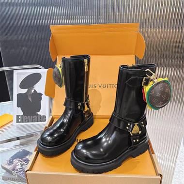 Louis Vuitton    2025新款女生休閒時尚鞋子