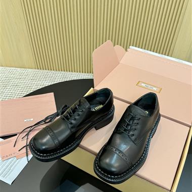 MIUMIU    2025新款女生休閒時尚鞋子