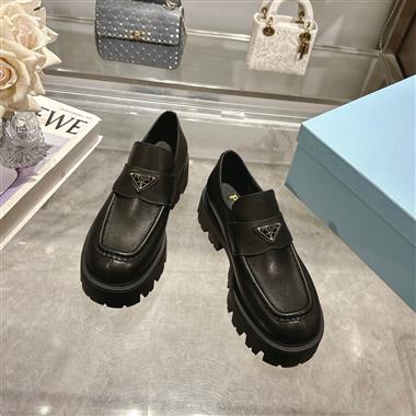 PRADA   2025新款女生休閒時尚鞋子