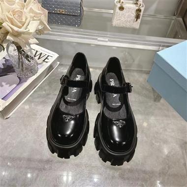 PRADA   2025新款女生休閒時尚鞋子