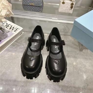 PRADA   2025新款女生休閒時尚鞋子