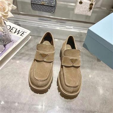 PRADA   2025新款女生休閒時尚鞋子