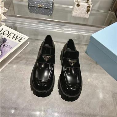 PRADA   2025新款女生休閒時尚鞋子