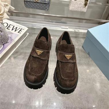 PRADA   2025新款女生休閒時尚鞋子