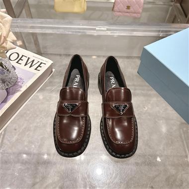 PRADA   2025新款女生休閒時尚鞋子