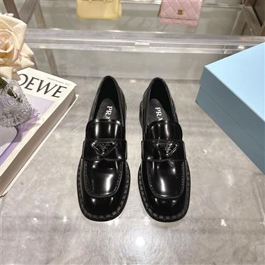 PRADA   2025新款女生休閒時尚鞋子