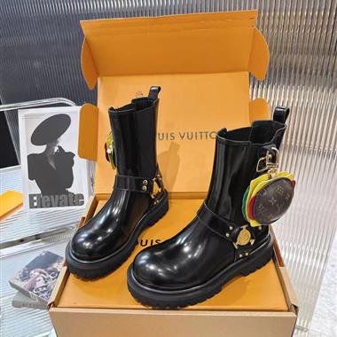 Louis Vuitton    2025新款女生休閒時尚鞋子