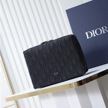 DIOR   2025新款男生時尚包包  尺寸:19 x 14 x 6CM