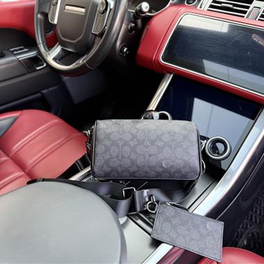 COACH   2025新款男生時尚包包  尺寸:21x12x10CM