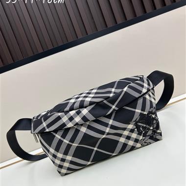 BURBERRY   2025新款l男生時尚包包  尺寸:33*11*18CM