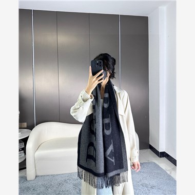 BURBERRY  2025秋冬新款時尚圍巾 尺寸：180-30