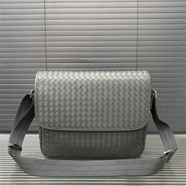 BOTTEGA VENETA  2025新款男生時尚包包 尺寸：22*31CM