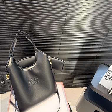 MIUMIU   2025新款女生時尚包包 尺寸：35*30CM