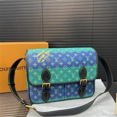 LOUIS VUITTON   2025新款男生時尚包包 尺寸：24*35CM