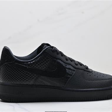 NIKE AIR FORCE 1‘07