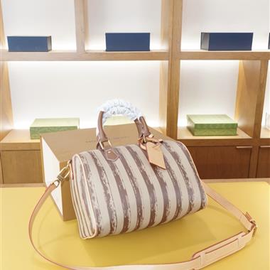 LOUIS VUITTON    2025新款男生時尚包包 尺寸：30x20x17CM